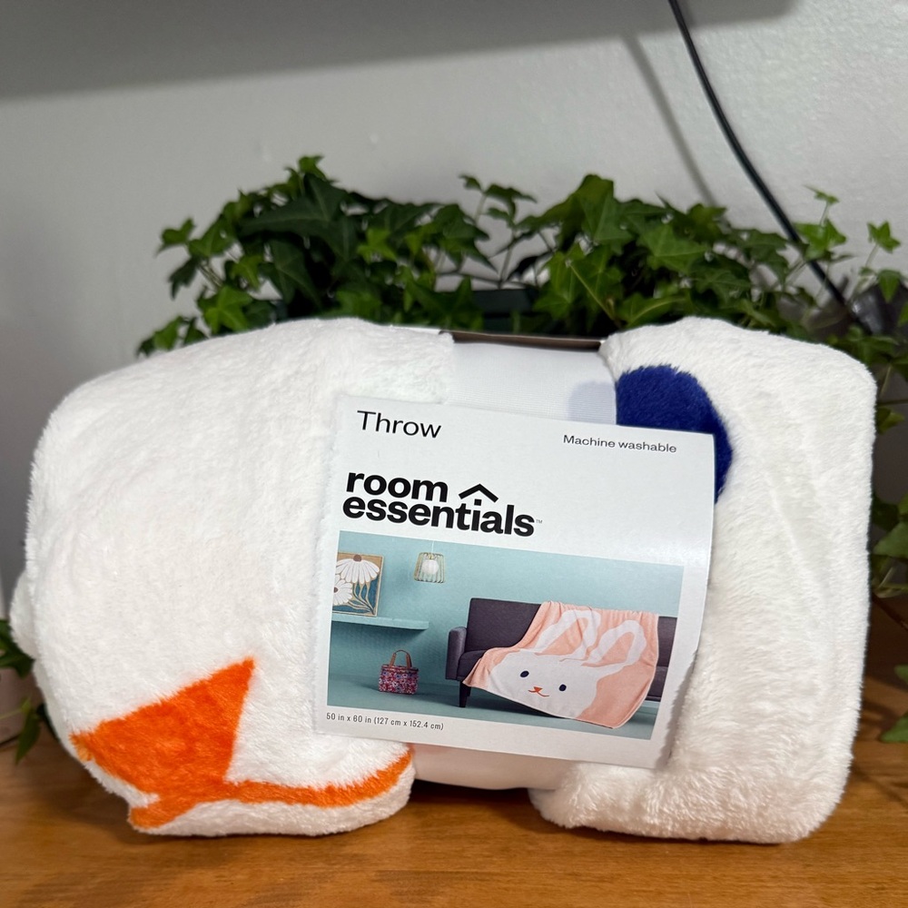 Room Essentials / Target Bunny Throw - Picture 2 of 6
